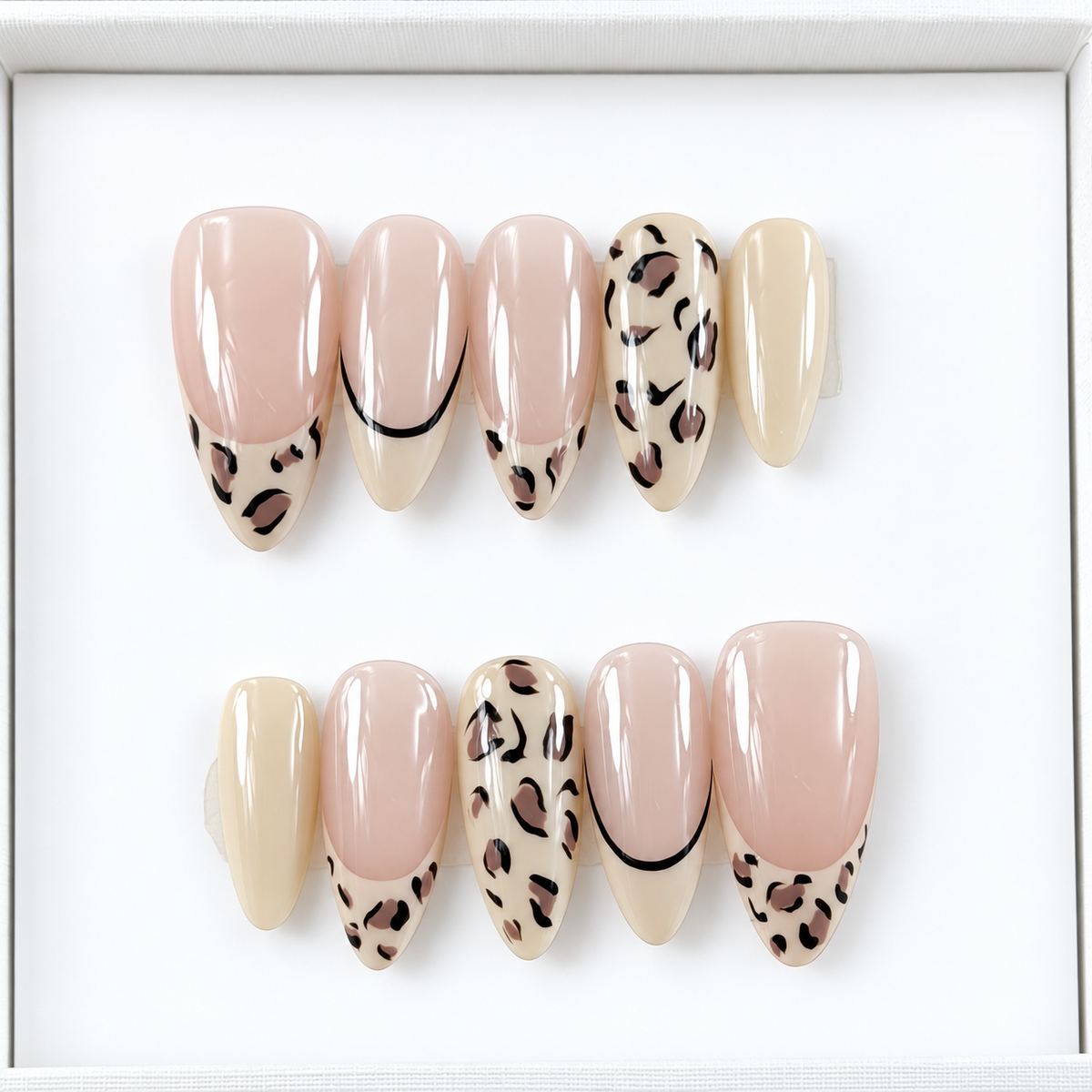 Leopard Kiss
