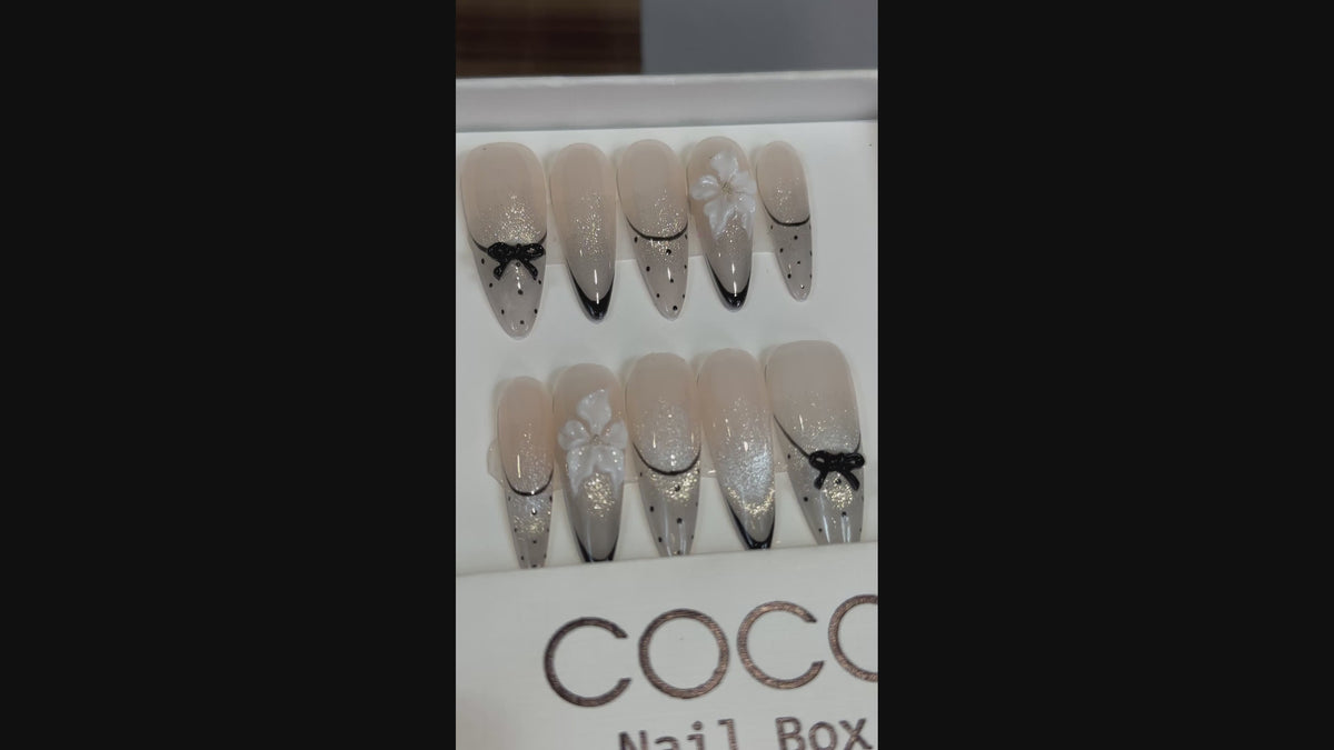 Tải video: Ivory Charm